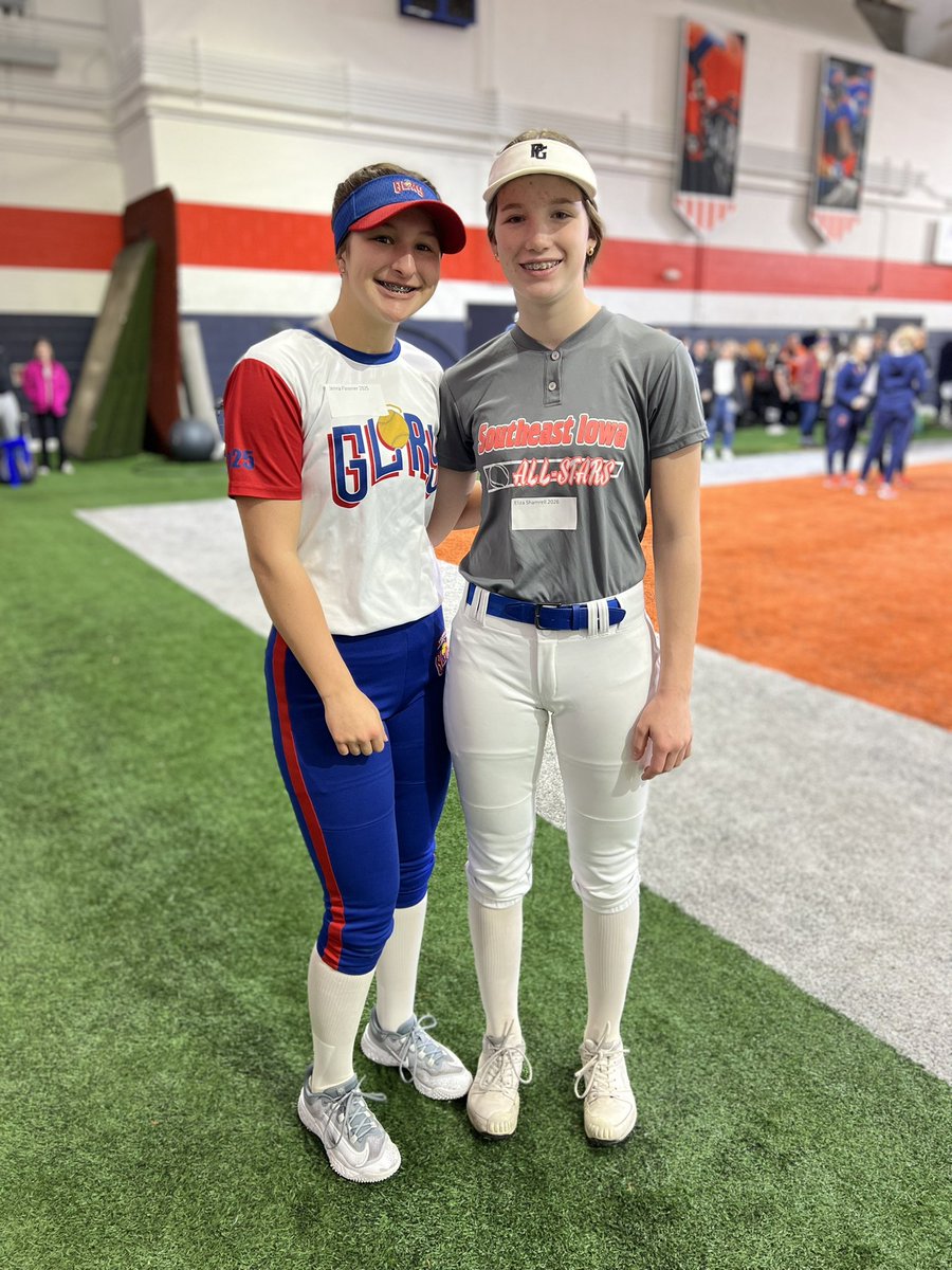 sham_eliza's tweet image. 5:15am start for camp with @IlliniSB. Loving it and great to see an old teammate and friend! Just need my new uniform! #lunchtime #UnityStrong @JennaFlessner @TyraPerry13 @Unity2026Butler @LegacyLegendsS1 @ExtraInningSB @Los_Stuff @NCSA_Softball @QrRecruiter @TopPreps