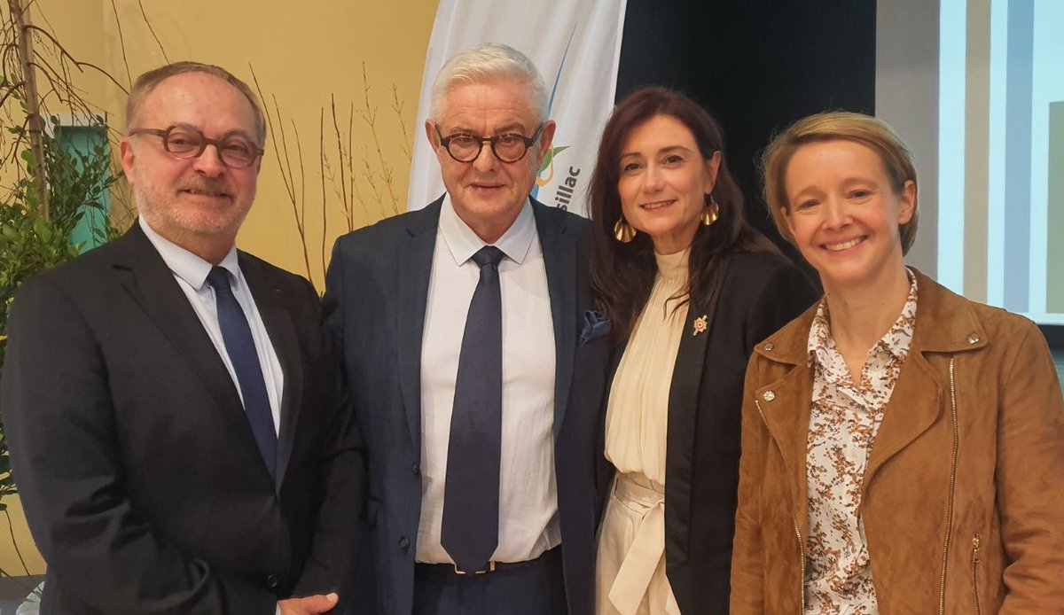 sandrinejossoan's tweet photo. 🇨🇵✨𝐐𝐮𝐚𝐧𝐝 𝐜𝐞́𝐫𝐞́𝐦𝐨𝐧𝐢𝐞𝐬 𝐝𝐞 𝐯œ𝐮𝐱 𝐫𝐢𝐦𝐞𝐧𝐭 𝐚𝐯𝐞𝐜 𝐜𝐡𝐚𝐥𝐞𝐮𝐫 𝐞𝐭 𝐚𝐦𝐛𝐢𝐭𝐢𝐨𝐧𝐬 𝐜𝐨𝐥𝐥𝐞𝐜𝐭𝐢𝐯𝐞𝐬 ! ✨🇨🇵
#voeux2023 #circoAN7
@loireatlantique @MoDem @MouvementDemocrate44 #Missilliac #SaintAndrédesEaux #Asserac https://t.co/Gc2SJGzF3t