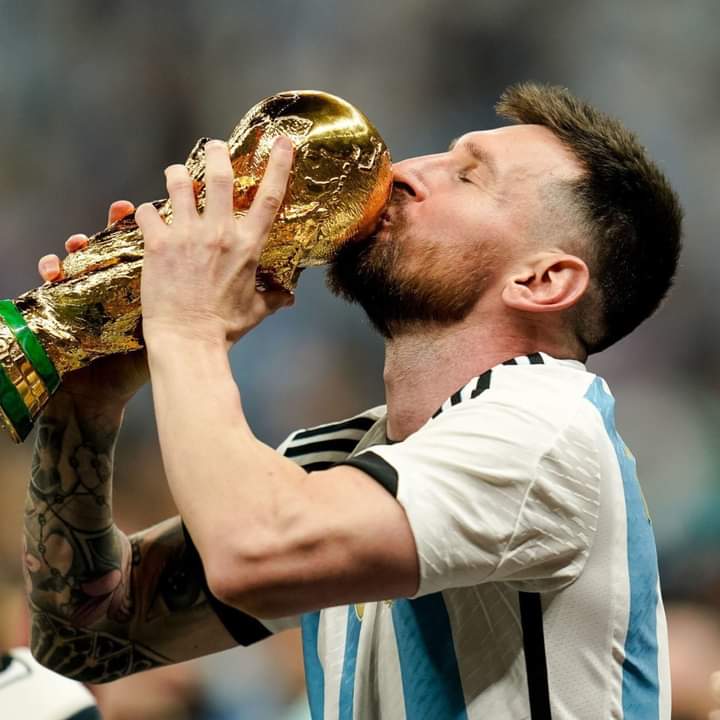 cecimessi10's tweet photo. MESSI CAMPÉON DEL MUNDO 18/12/22 QATAR: después de 7 semanas desde el 26/11/22 partido contra México prometí no tocar twitter por cada partido ganado de la selección, promesa ya cumplida. Vuelvo para decir: VAMOS CARAJO ARGENTINA. VAMOS CARAJO MESSI...#MESSI https://t.co/dzb5shGle8