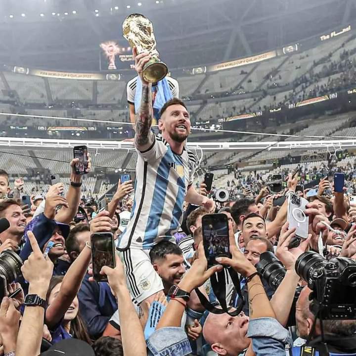 cecimessi10's tweet photo. MESSI CAMPÉON DEL MUNDO 18/12/22 QATAR: después de 7 semanas desde el 26/11/22 partido contra México prometí no tocar twitter por cada partido ganado de la selección, promesa ya cumplida. Vuelvo para decir: VAMOS CARAJO ARGENTINA. VAMOS CARAJO MESSI...#MESSI https://t.co/dzb5shGle8
