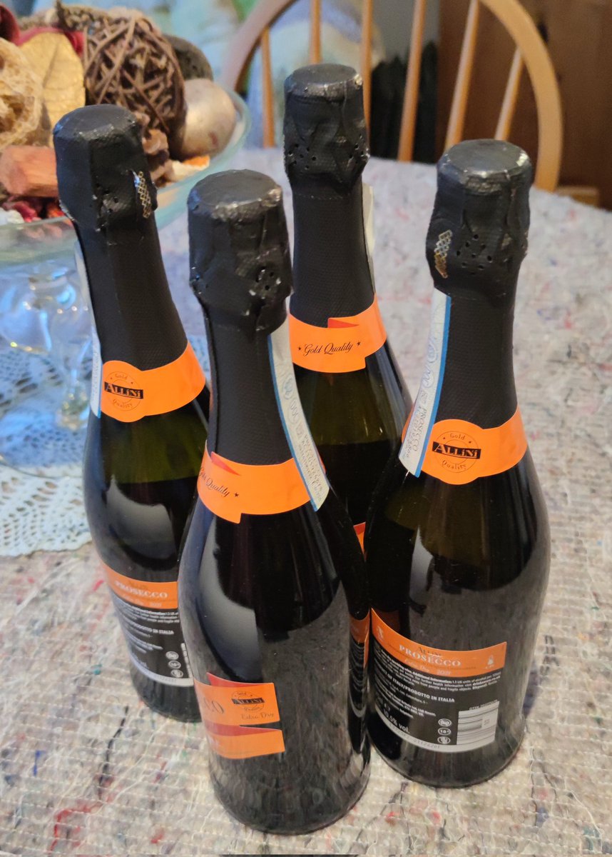 Laura May Rowlands tweet media