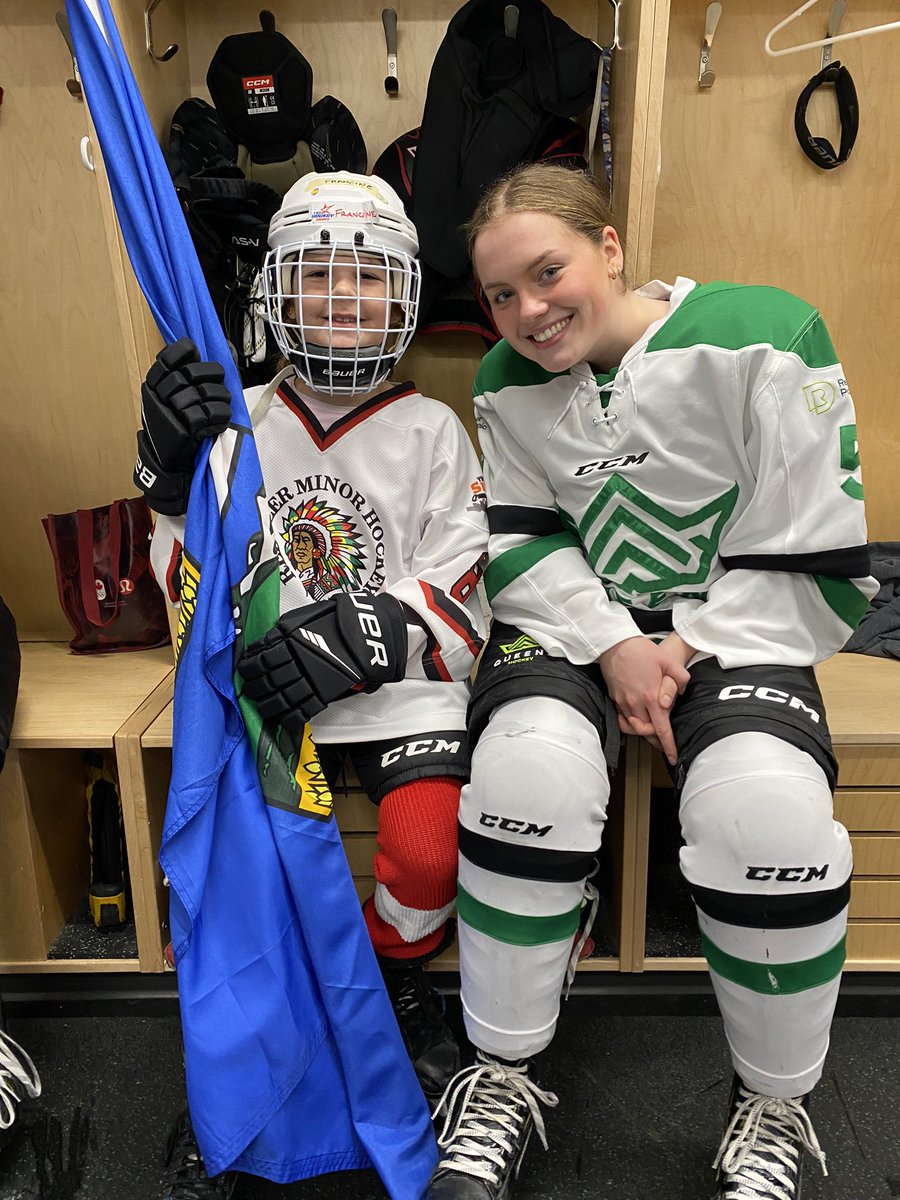 RDPQueensHockey's tweet photo. We would like to thank these two young ladies for coming out last night to be apart of our Queens Ambassador Program! Madi and Kiera were very fortunate to be chosen as their players of the night! We hope you two enjoyed yourselves! #FutureQueens https://t.co/gq6PENyZtK