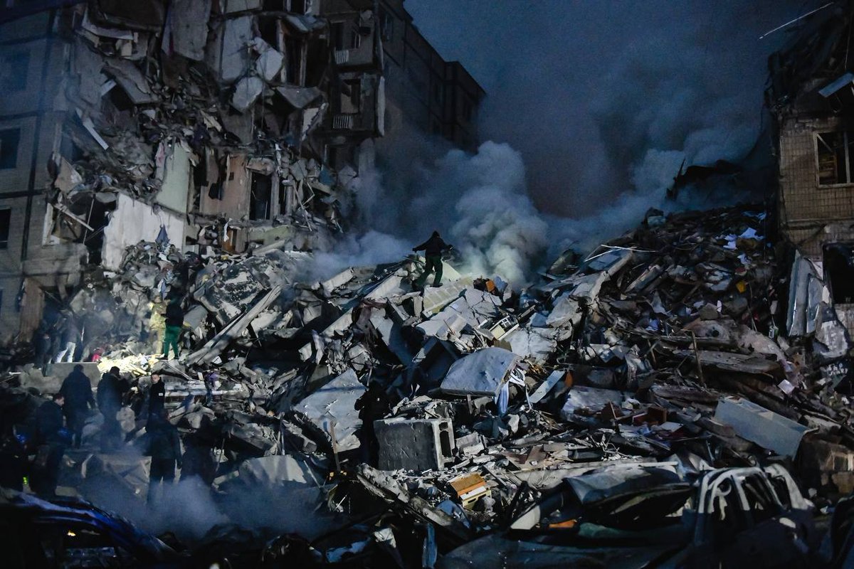 Lyla_lilas's tweet photo. As of 7:40 p.m., almost 60 people were injured when a Russian rocket hit a high-rise building in Dnipro.
12 of them are children. The rescue operation is ongoing, the State Emergency Service reports https://t.co/msTZmLG7MA