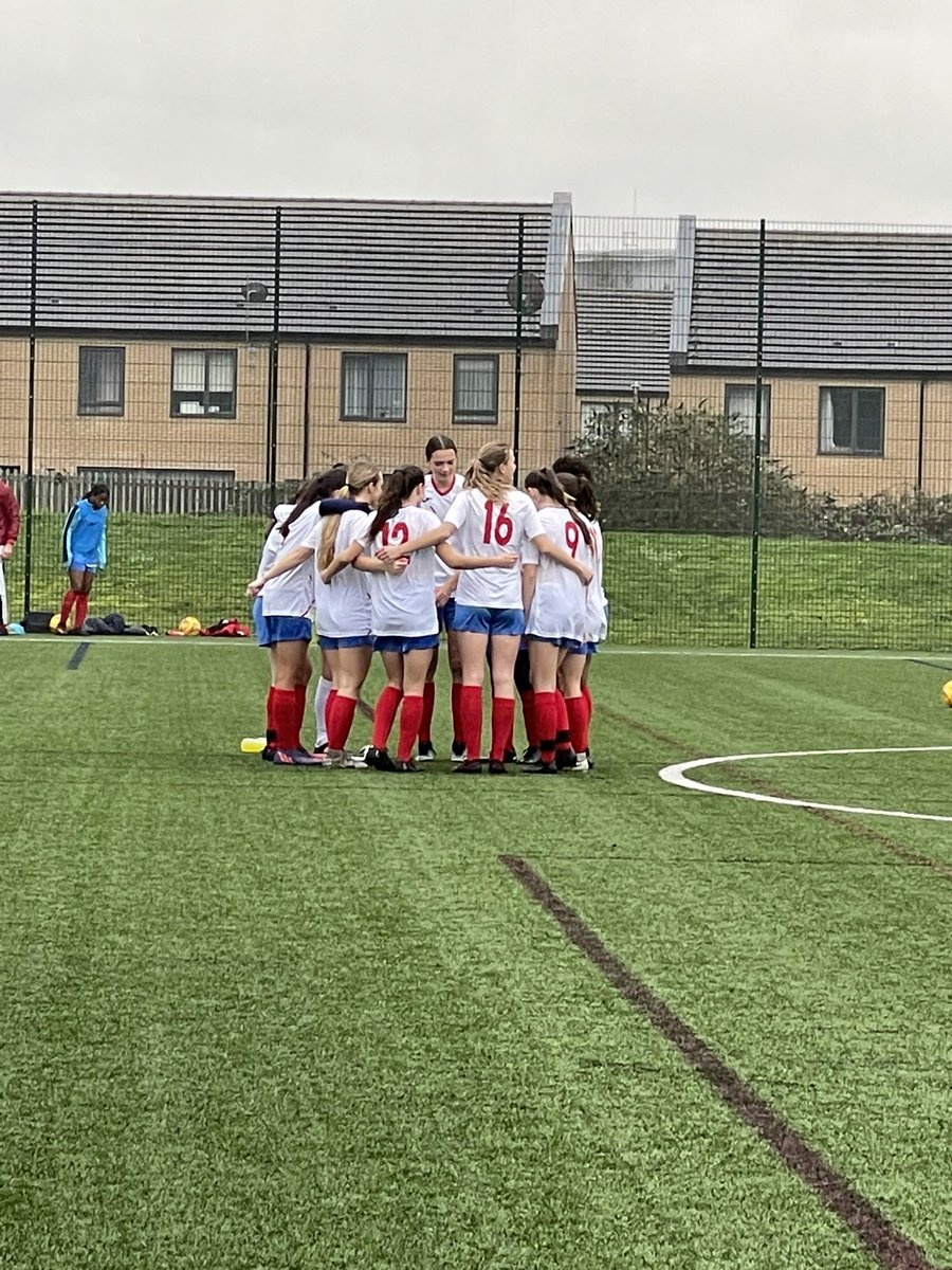 MrsKwameHodges's tweet photo. A tough game today for the girls but they done it. Oxfordshire are into the semi-finals. Congratulations everyone ⚽️👏🏼 @Mimioxford @TCS_PE_DEPT @Oxfordshire_SFA #countymatch #football #winning #semifinal #Mimi https://t.co/NTsACtaCp1