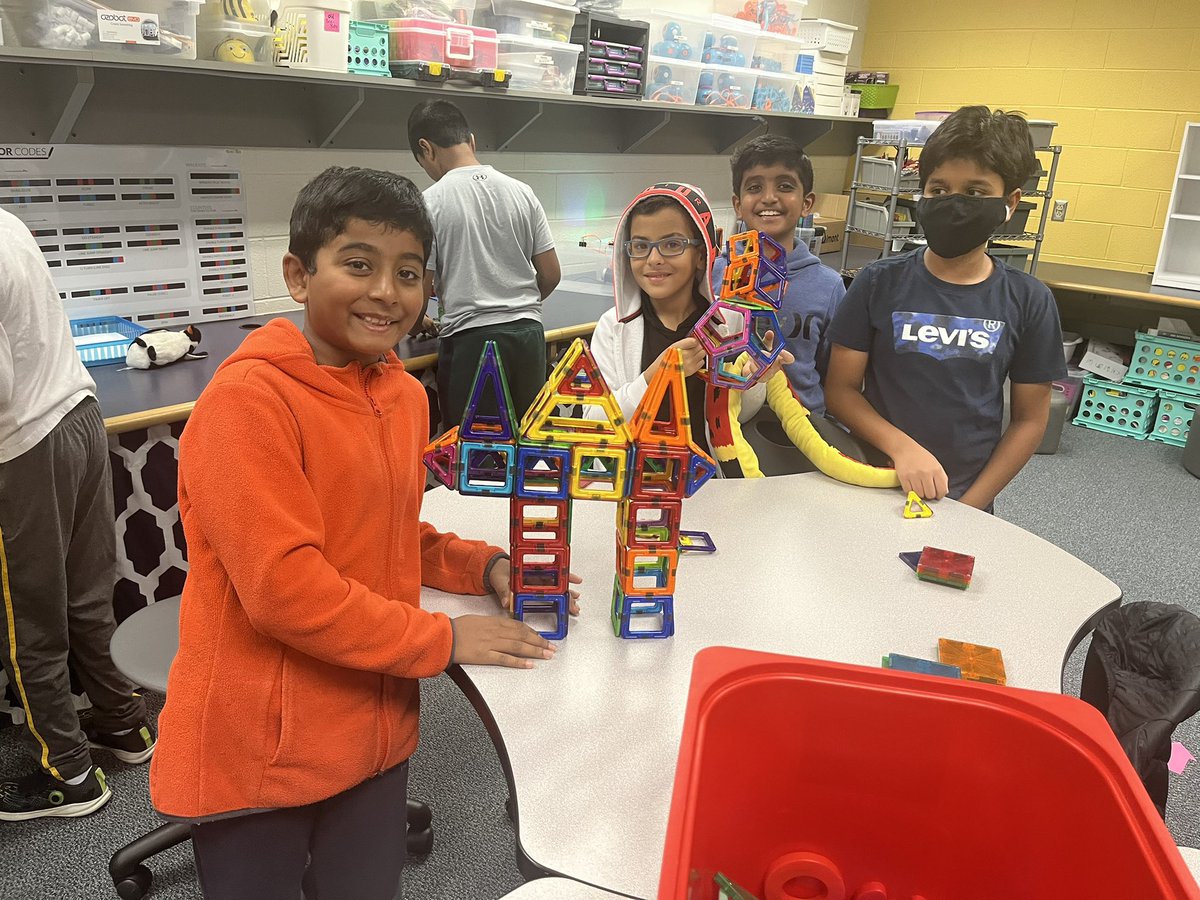 Cedemers's tweet photo. @demers3rdrlc @RLCPrincipal https://t.co/eZ3rXUtSMq