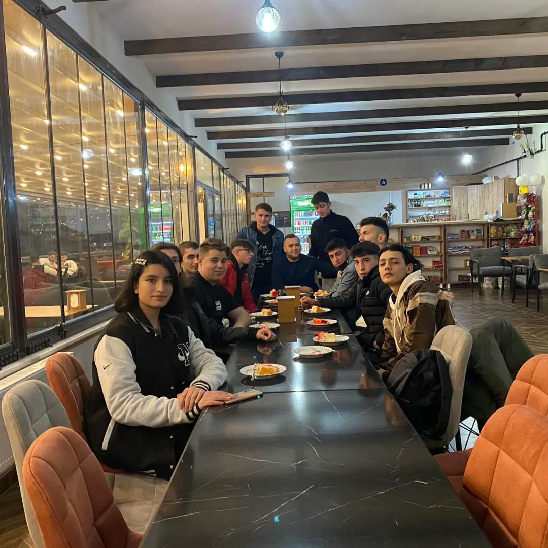 chpgerzegenclik's tweet photo. Bugün Gerze Halkçı Liseliler;
Gençlik Kolları Başkanımız Serdar Dinçer'in dünkü doğum gününü kutladı. Bugüne kadar yanlarında olup vermiş olduğu destekler için teşekkür edip Serdar Dinçer'in "YANINDA" olduğunu belirttiler.
@gerzehalklis https://t.co/glhDfdywuf