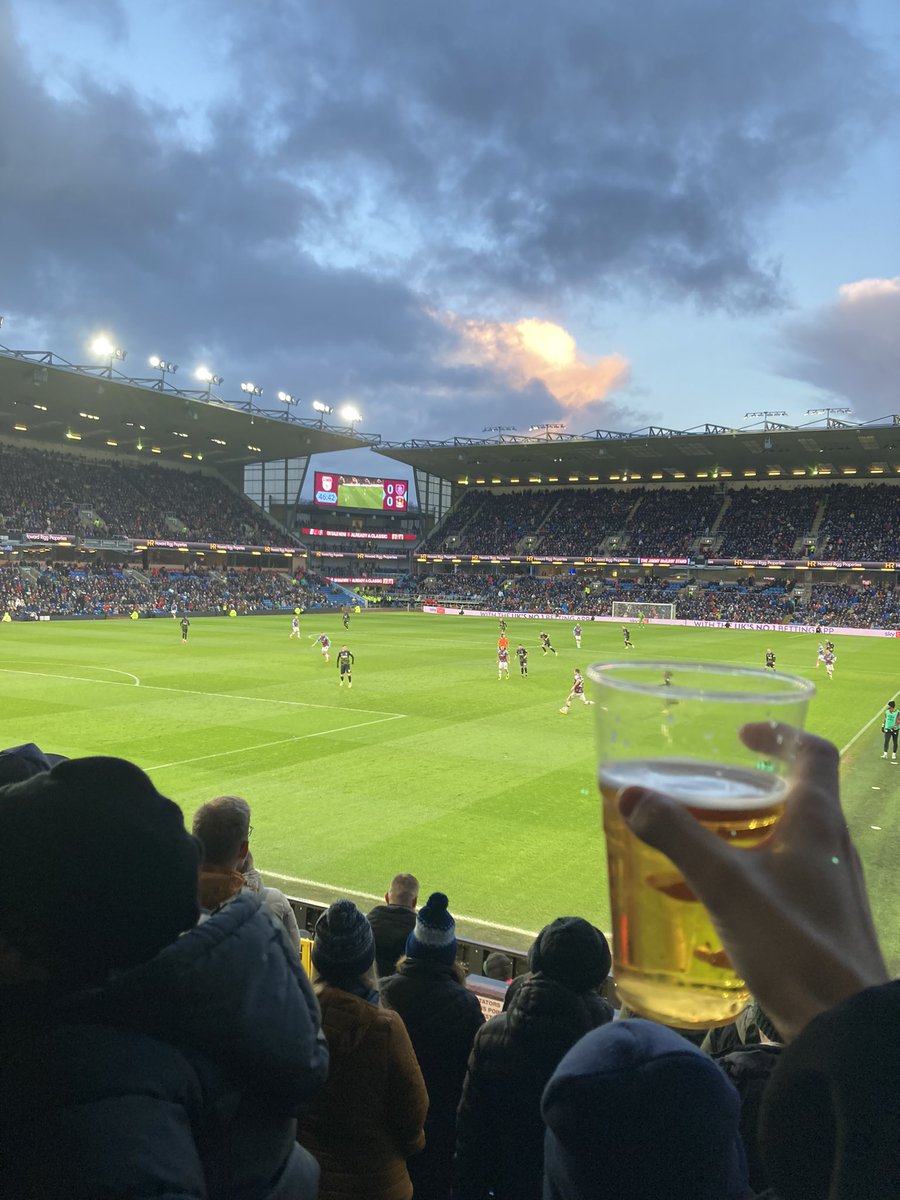 Lewis_Daffern's tweet photo. San Siro on Wednesday, Turf Moor on Saturday.
One of the best weeks I’ve ever had #PUSB #CovPints https://t.co/U9RguzQkmb