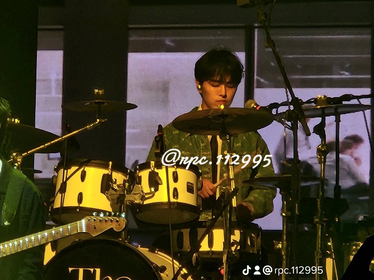 rpc112995's tweet photo. #TheRose
#TheRoseInManila 
#HEALTogetherTourInManila https://t.co/fmADYx5zS8