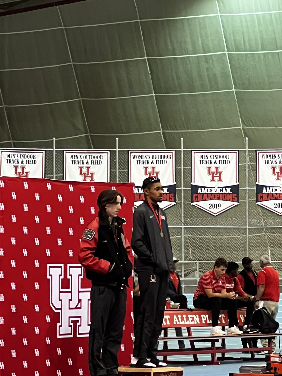 lakebroncotrack's tweet photo. Carl Lewis High School Invitational HJ Champion

🥇@TheGioWalker: 6-4
#HorsePower https://t.co/I6lkNAZN1O