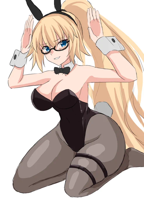 画面に収めてるのと、あえて画面外に写して胸と太ももを強調してるの、どっちが好みですか? 