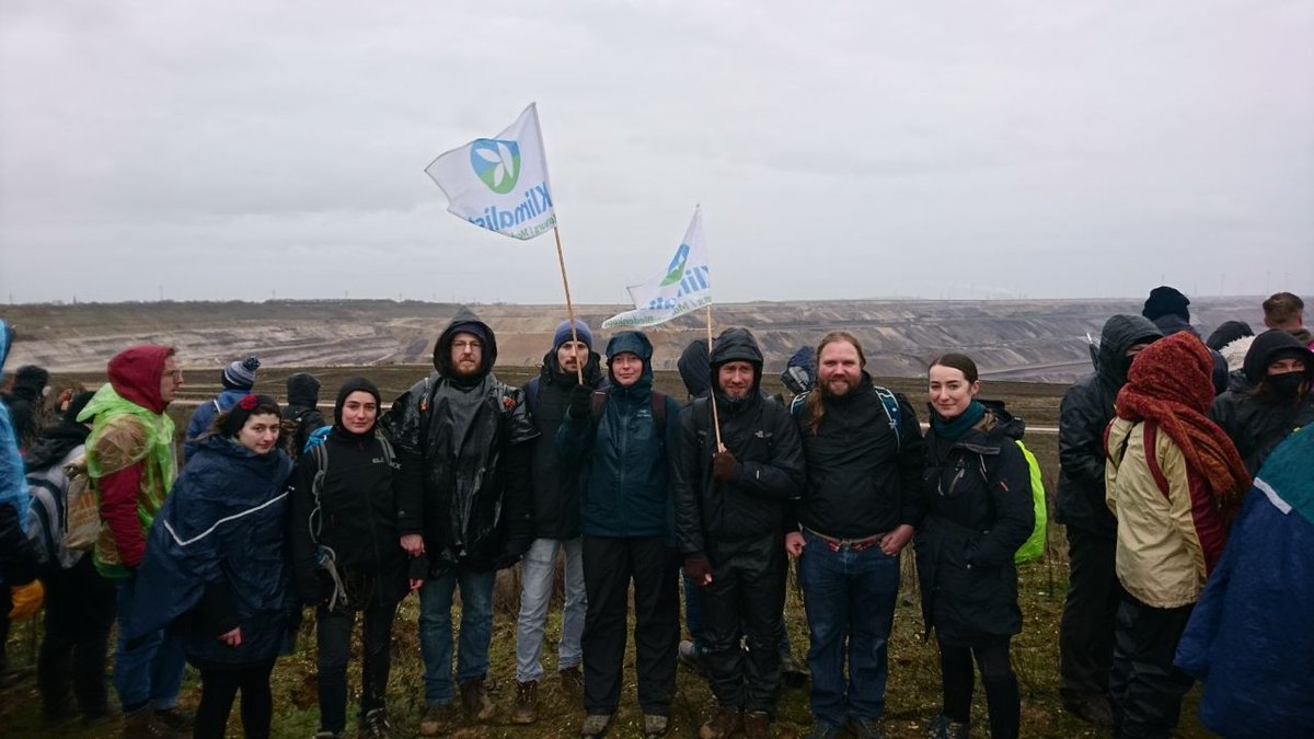 KlimalisteMR's tweet photo. #Luetzerath #Luetzibleibt #keingradweiter #1komma5 https://t.co/qp6Zb5Vf43