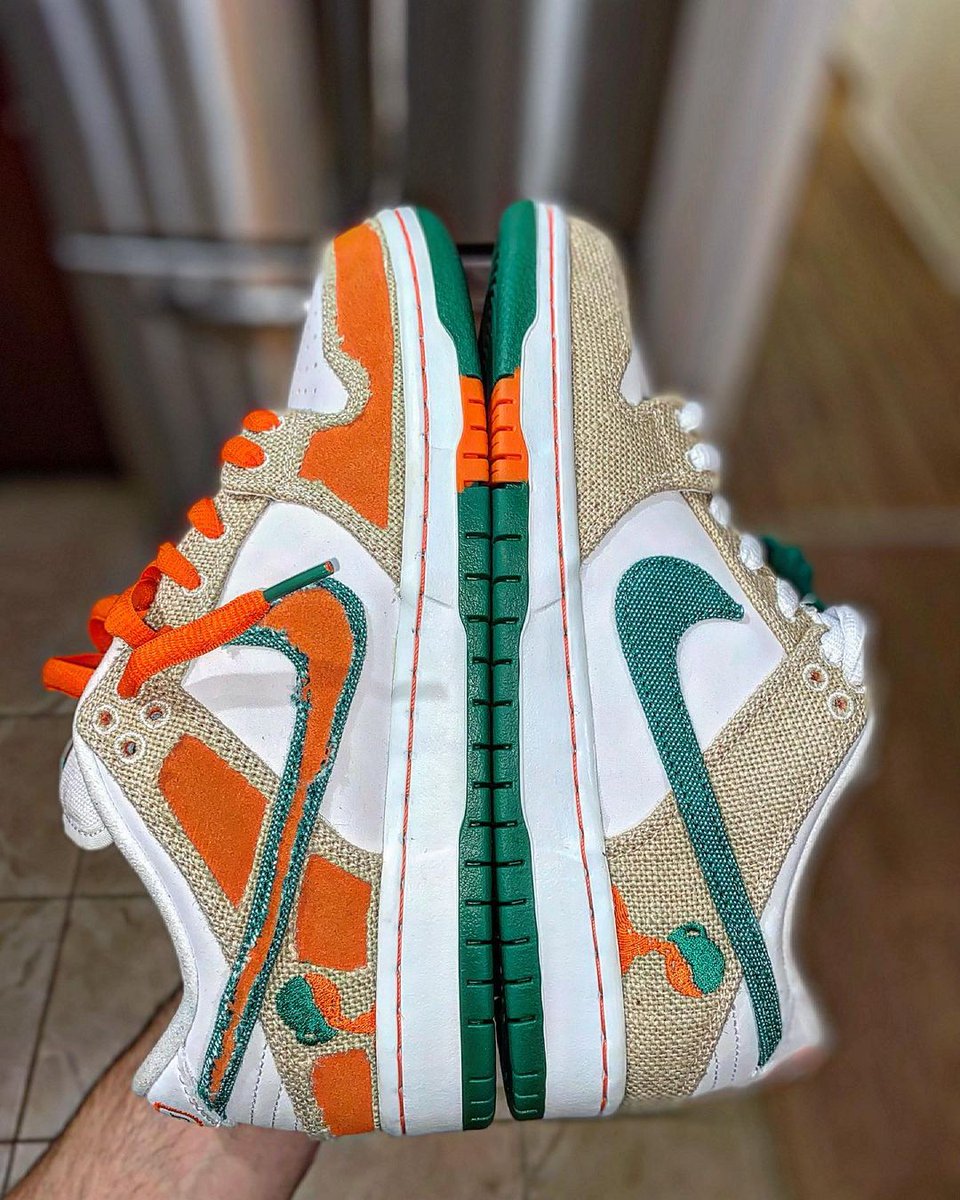 SneakerNews's tweet photo. How do you plan on rocking the Jarritos x Nike SB Dunk Low? 🍊 https://t.co/OZJ4oc2mnn