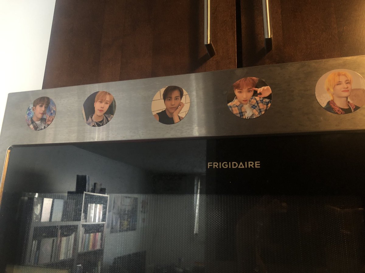 havitfixation's tweet photo. They watch over me to make sure I don’t burn my apartment down every time I cook like a sim https://t.co/Oxre0lNQ8M
