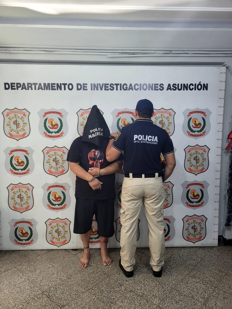 pyenelojo's tweet photo. *AHORA*

Caen los 2 sospechosos, de participar en el Asalto y posterior enfrentamiento contra Policías, en zona de la Terminal, semanas atrás.

Información en desarrollo. https://t.co/5H4nZdTMsx