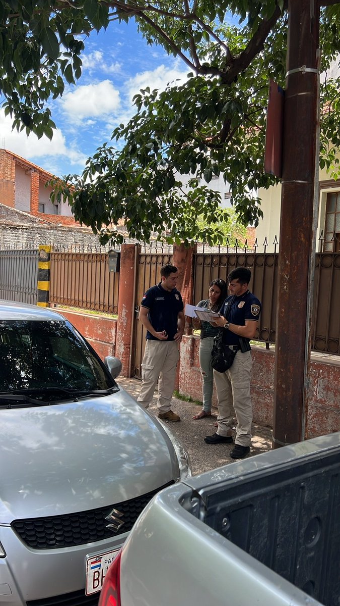 pyenelojo's tweet photo. *AHORA*

Caen los 2 sospechosos, de participar en el Asalto y posterior enfrentamiento contra Policías, en zona de la Terminal, semanas atrás.

Información en desarrollo. https://t.co/5H4nZdTMsx