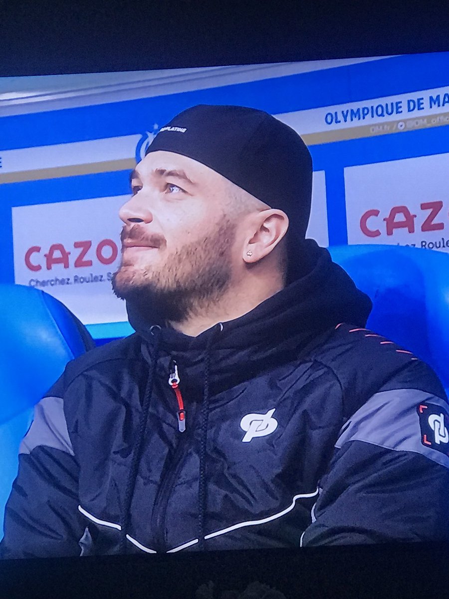 LaMinuteOM_'s tweet photo. Jul : « Pour moi, c’est un rêve de gosse, j’ai les étoiles pleins les yeux, je me languis de voir le logo sur la manche. Je voulais dire merci à l’OM, merci au club, merci aux supporters, grosse force à tous. » 
𝗗'𝗼𝗿 𝗲𝘁 𝗱𝗲 𝗽𝗹𝗮𝘁𝗶𝗻𝗲 📀 #TeamOM |#OMFCL https://t.co/mG6iXype9f