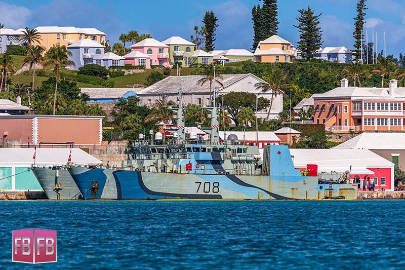 HMCS Moncton (MM 708) and HMCS Glace Bay (MM 701) Kingston-class coastal defence vessels stop in Bermuda on their way to deployment in West Africa - January 13, 2023 #mm708 #hmcsmoncton #mm701 #hmcsglacebay 

SRC: TW-@ForeverBermuda