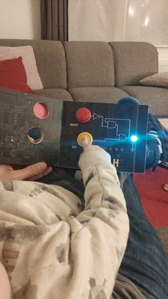 Brubacker's tweet photo. It's never "too early" to explain the basics of digital electronics π€£
#ComputerEngineeringForBabies https://t.co/8qOpFrPpWD