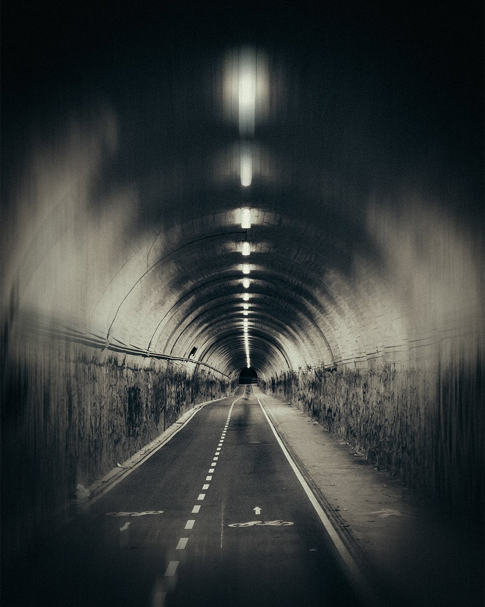 YZAVoku's tweet photo. “Curved Lines”
#StreetPhotography #FujiFilm #blackandwhite #bnw #monochrome #friendsinstreets #lensflare #glowing #dreaminstreets #horror #blancoynegro #bnw_demand #yourshotphotographer #白黒 #traffic #creative #Urban #darkness #Architecture #Monochrome https://t.co/TKTvy1zzJc