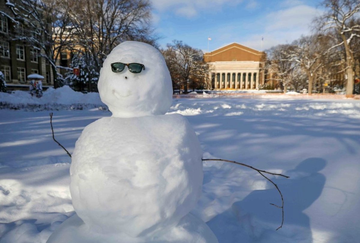 UMNAlumni's tweet photo. It's that time of year again on campus! ❄️ ☃️
📸: @umntwincities #UMNProud #UMNCampus #SaturdayViews #UMN https://t.co/0XRVZ5yVho