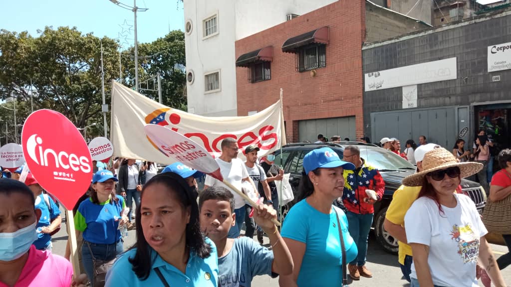 WuikelmanAngelP's tweet photo. Marchamos juntos y por nuestros maestros y maestras, forjadores de los nuevos hombres y mujeres para la Venezuela productiva y soberana 
#EducadoresPorLaPatria https://t.co/dTGZc04Kh4
