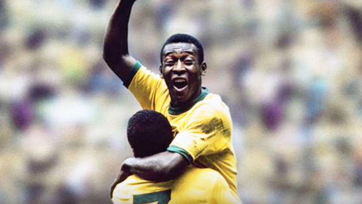 lhumeurderic's tweet photo. Deux légendes. 
Pelé 1000  buts.    Costil 1000 buts (encaissés) https://t.co/Mtwhh0tviF