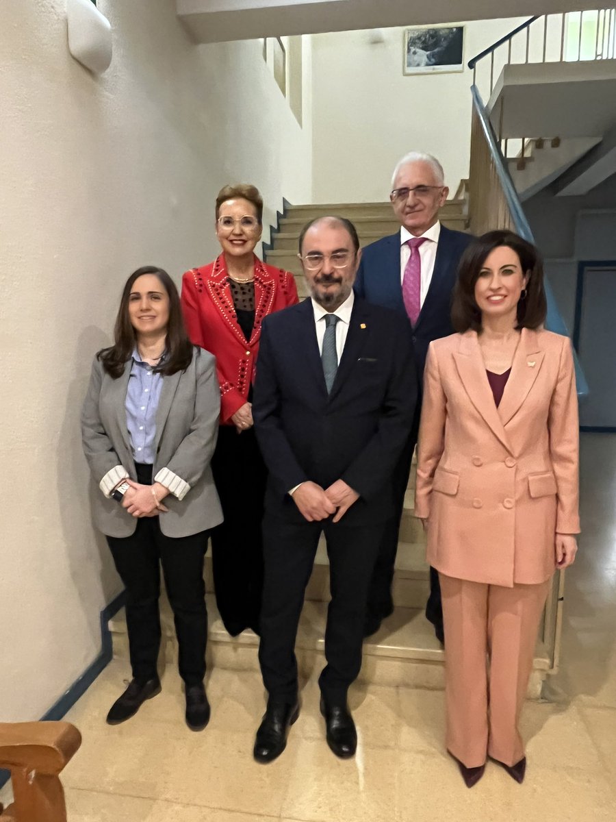 GobAragon's tweet photo. El presidente @JLambanM felicita a los premiados con la medalla de oro de #Ejea de los Caballeros en el acto de entrega esta tarde de los títulos honoríficos en el Teatro de la Villa @aytoejea https://t.co/E777AJy45N