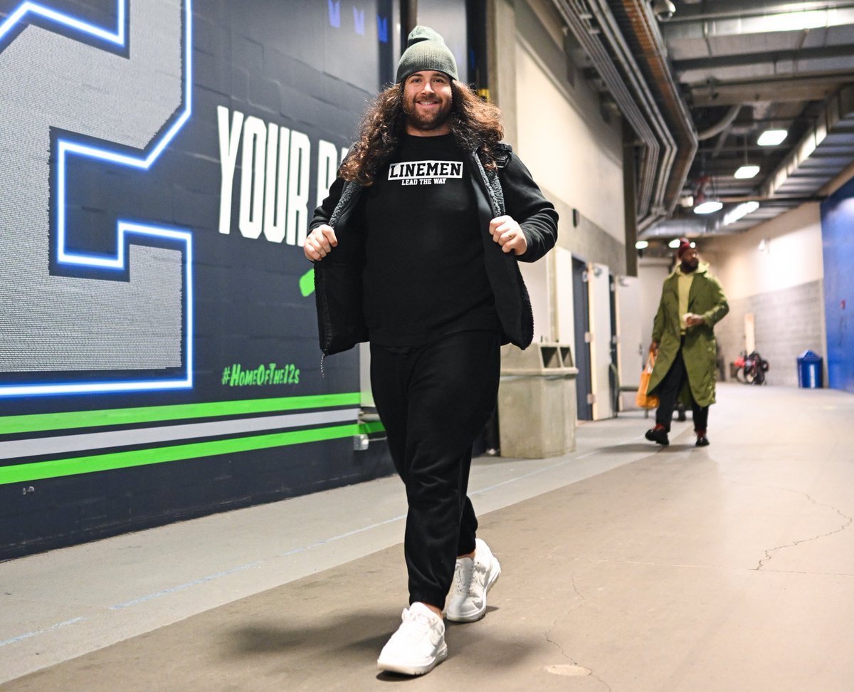 joeyhunt53's tweet photo. PLAYOFF FOOTBALL!!! #GoHawks #GAMEDAY https://t.co/C5KLygqVzo