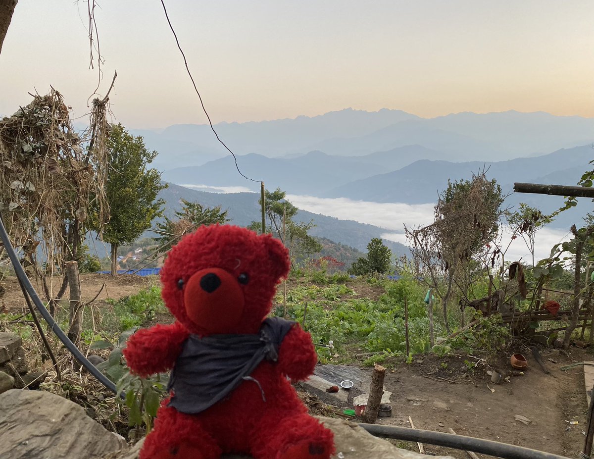 AnupSubedee's tweet photo. ७. भोजपुरको याङपाङबाट अरुण नदीमाथि बसेको कुहिरो हेरेर
After watching the clouds over #ArunRiver from #Yangpang, #Bhojpur https://t.co/5unv6JSb2s
