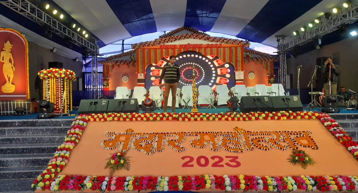 BsdmaBihar's tweet photo. बांका जिले के बौंसी मेला मैदान में शनिवार को मंदार  महोत्सव-2023 का दीप प्रज्ज्वलित कर राज्य के माननीय आपदा प्रबंधन मंत्री श्री शाहनवाज ने उद्घाटन किया। इस मौके पर लघु जल संसाधन मंत्री श्री जयंत राज भी मौजूद थे। https://t.co/aDiNW2Bl7c