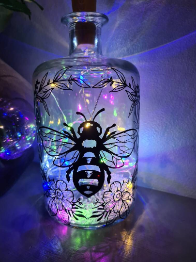 Gigsandgreenery's tweet photo. The VCreations version of the #ManchesterDerby 💙🤎

https://t.co/O0nsznodLP

#MCRbee #Beegift #EtsySeller #EtsyStore #SmallBiz #MHHSBD 

@blues_business @charteredtax https://t.co/WJAZm9gkvi
