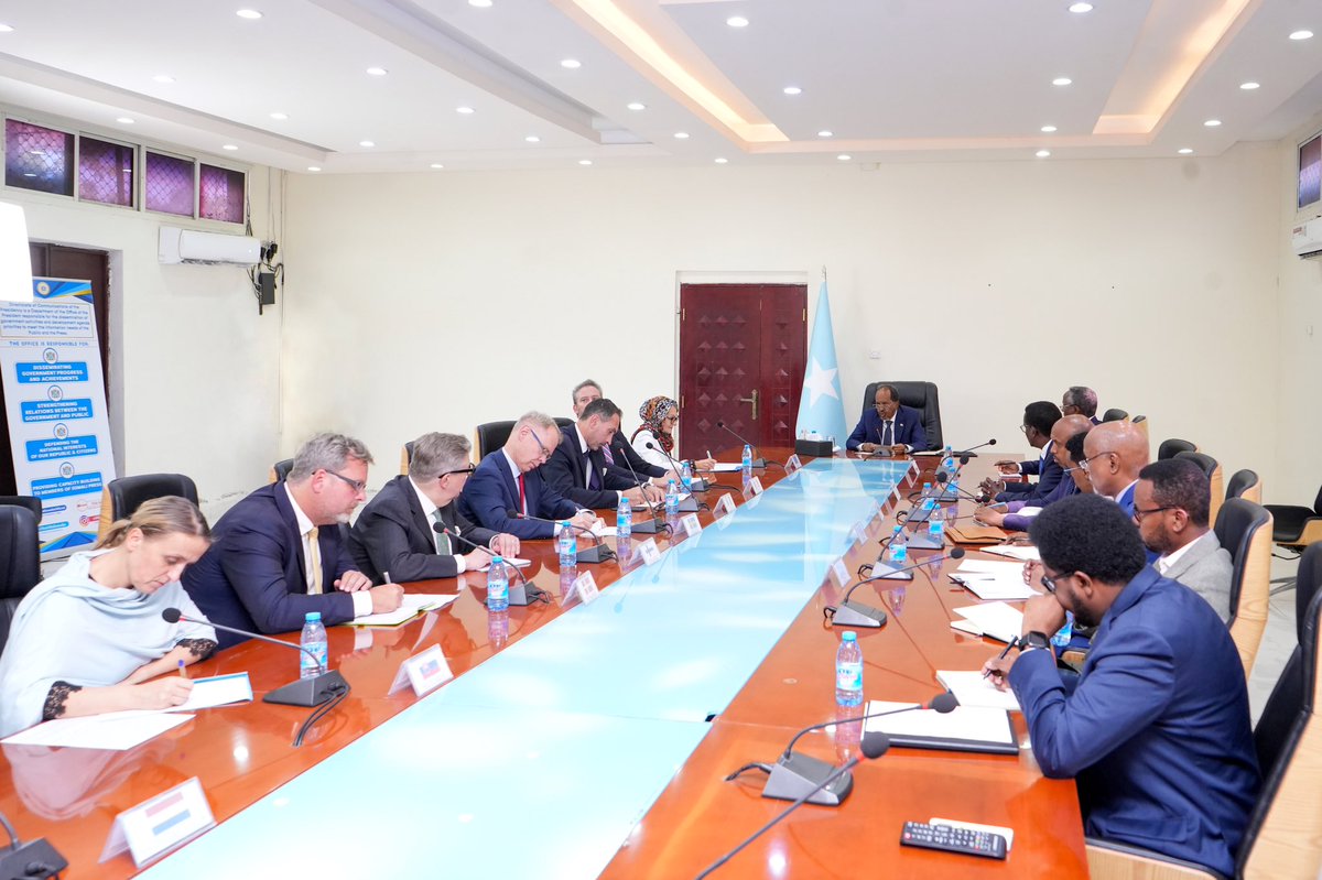 TheVillaSomalia's tweet photo. H.E. @HassanMohamud hosted today Ambassadors from EU member states with diplomatic missions in #Somalia. H.E acknowledged their critical role in the nation's developmental journey & assured them of the govt’s commitment to enhancing strategic ties in all areas of mutual interest. https://t.co/h60U8aDpue