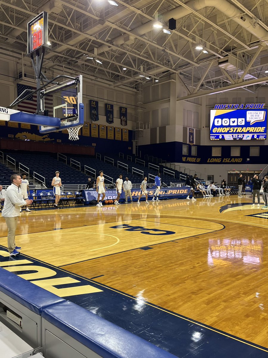 bheyman99's tweet photo. At Hofstra’s Mack Sports and Exhibition Complex for @NewsdaySports. #Hofstra (11-7, 4-1 CAA) will be playing Delaware (10-7, 2-2). The Pride have won three straight and five of six, including an 87-73 victory at Delaware Dec. 29. @HofstraPride @HofstraMBB #DelawareMBB #CAAHoops https://t.co/tNxURyBib1