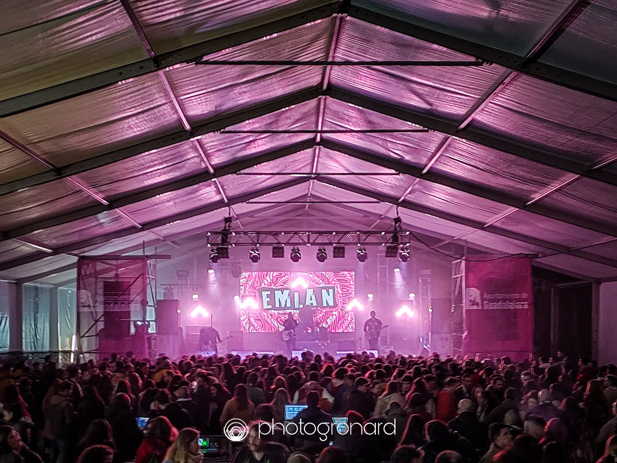 photogronard's tweet image. Felicidad de ver a @emlanmusic en directo después de descubrirlo durante la cuarentena haciendo canciones para la gente mientras estábamos encerrados.

¡Enhorabuena por donde has llegado!
Gracias @Despistaos