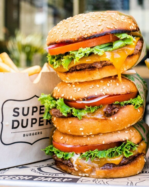 EXCITING NEWS!!! @SuperDuperSF opens at Bel Aire Plaza THIS Monday! Come on by and try one of their delicious burgers and fries. 
🤩 🤤 
Sign up for your chance to win a free meal for you and your +1 on opening day!  ⤵️ 
bit.ly/3H6vzUQ