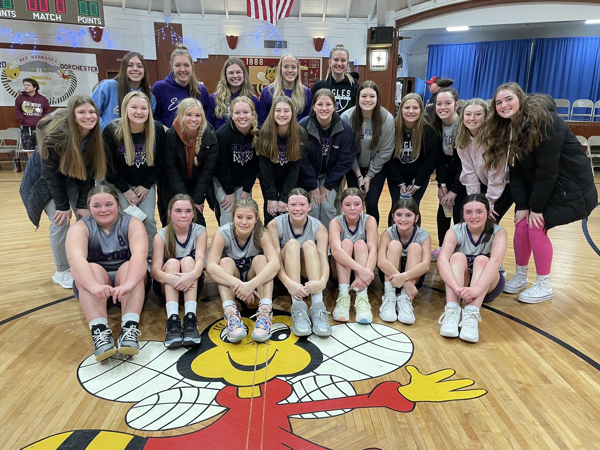 gbb_mhs's tweet photo. This is our #FAMILY🦅 

Traveled to the famous Bee Dome to cheer on our three student managers and the rest of the Jr. High girls! #milfordsoar https://t.co/it7uCq9oUc