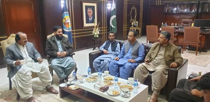 buetkofficial's tweet photo. ڈپٹی کمشنر خضدار میجر الیاس کبزئی کی بلوچستان یونیورسٹی آف انجینئرنگ اینڈ ٹیکنالوجی خضدار آمد۔ ڈاکٹر سہراب خان بزنجو کو وائس چانسلر منتخب ہونے پر مبارکباد دی.
اس ملاقات میں جامعہ کے رجسٹرار ڈاکٹر سید جلال شاہ، ڈائریکٹر ایڈمنسٹریشن انجینئر رضا زہری اور دیگر آفیسران موجود تھے https://t.co/ebpr4eKNPX