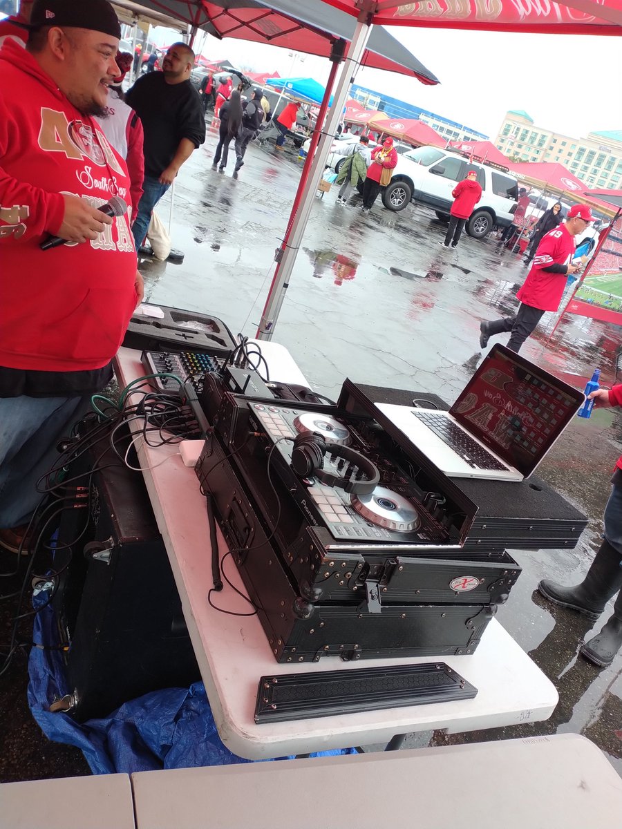 CODESOFWAR's tweet photo. Game day game prep. Go Niners! Shout out to Big will, Mind of Mars,  Chewie, Blade and all the WAR VETERAN on twitch. https://t.co/FJgn6UaJev