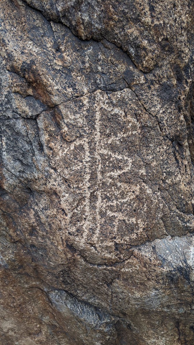 Found new petroglyphs today and an arrowhead.
#AZhiking #hiking #arizona #adventure #HikeAZ #Climbing #Mountains  #NativeAmerican