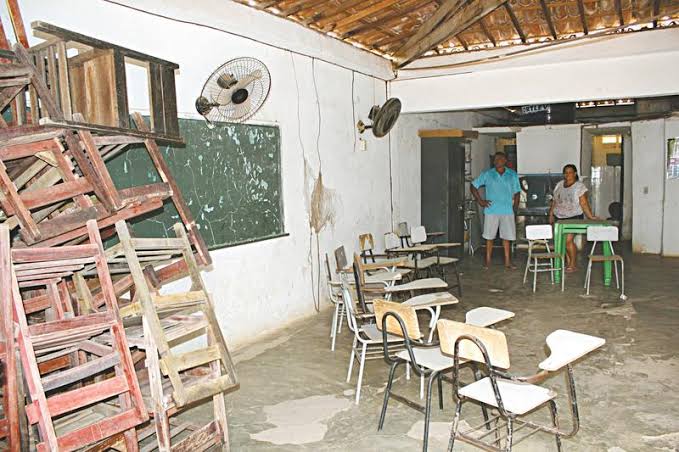 lunaperegrinaa's tweet image. Sim po claro q vamos ter programação e robótica OBRIGATORIAMENTE nessas escolas sim

Confia