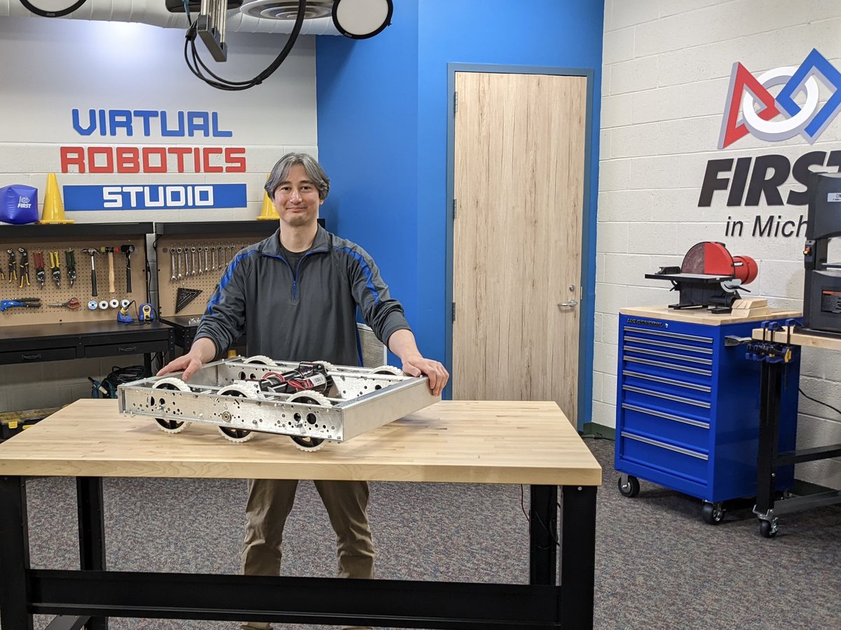 FIRSTTeam302's tweet photo. FIRST in Michigan has released a video series to help teams see how to build the #everybot. Click the link below to see how to build the chassis! Please share so teams in need are able to find help. #omgrobots #ChargedUp @FIRSTweets @FRCTeams 
https://t.co/3p43FFZ58j https://t.co/xaH6wldAyO