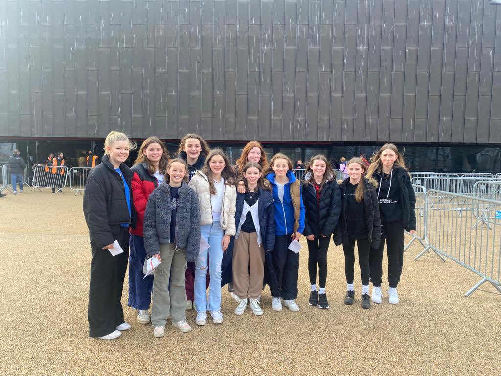 Ipswich Ladies are at the Copperbox to support our Roses 🌹 #vitalityroses #englandnetball