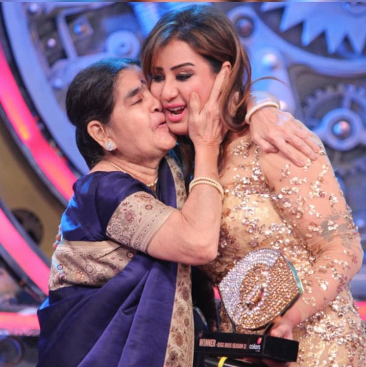 ShilpaIsLove_'s tweet photo. 5 Years of This Historic Day !!
Be It #BB11 or #BB50, For Me BigBoss Means Shilpa Shinde , GOAT 🔥
In BigBoss no one could be d winner as #ShilpaShinde 🔥
5YRS OF BEST BB WINNER SHILPA https://t.co/Sktp8Zmy2P