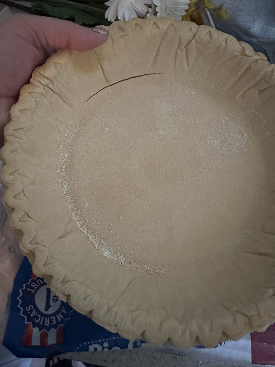 You’ve let me down <a href="/Pillsbury/">Pillsbury</a> 😭 I opened my pie crusts to find one deformed and one cut. 🤦🏻‍♀️🤦🏻‍♀️🤦🏻‍♀️