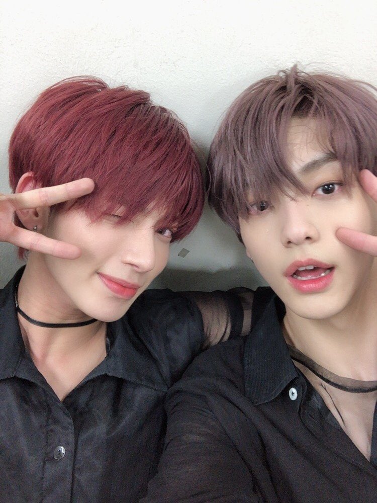 todaysoob's tweet photo. 210114🗓

스춤 천만 뷰 공약!
태현이와 셀카를 갖고 왔습니다 ㅎㅎ 감사합니당 여러분

#SOOBIN #수빈 https://t.co/6OEUQqagzx