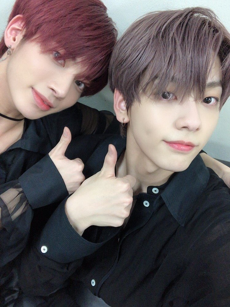 todaysoob's tweet photo. 210114🗓

스춤 천만 뷰 공약!
태현이와 셀카를 갖고 왔습니다 ㅎㅎ 감사합니당 여러분

#SOOBIN #수빈 https://t.co/6OEUQqagzx