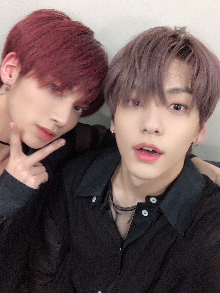 todaysoob's tweet photo. 210114🗓

스춤 천만 뷰 공약!
태현이와 셀카를 갖고 왔습니다 ㅎㅎ 감사합니당 여러분

#SOOBIN #수빈 https://t.co/6OEUQqagzx