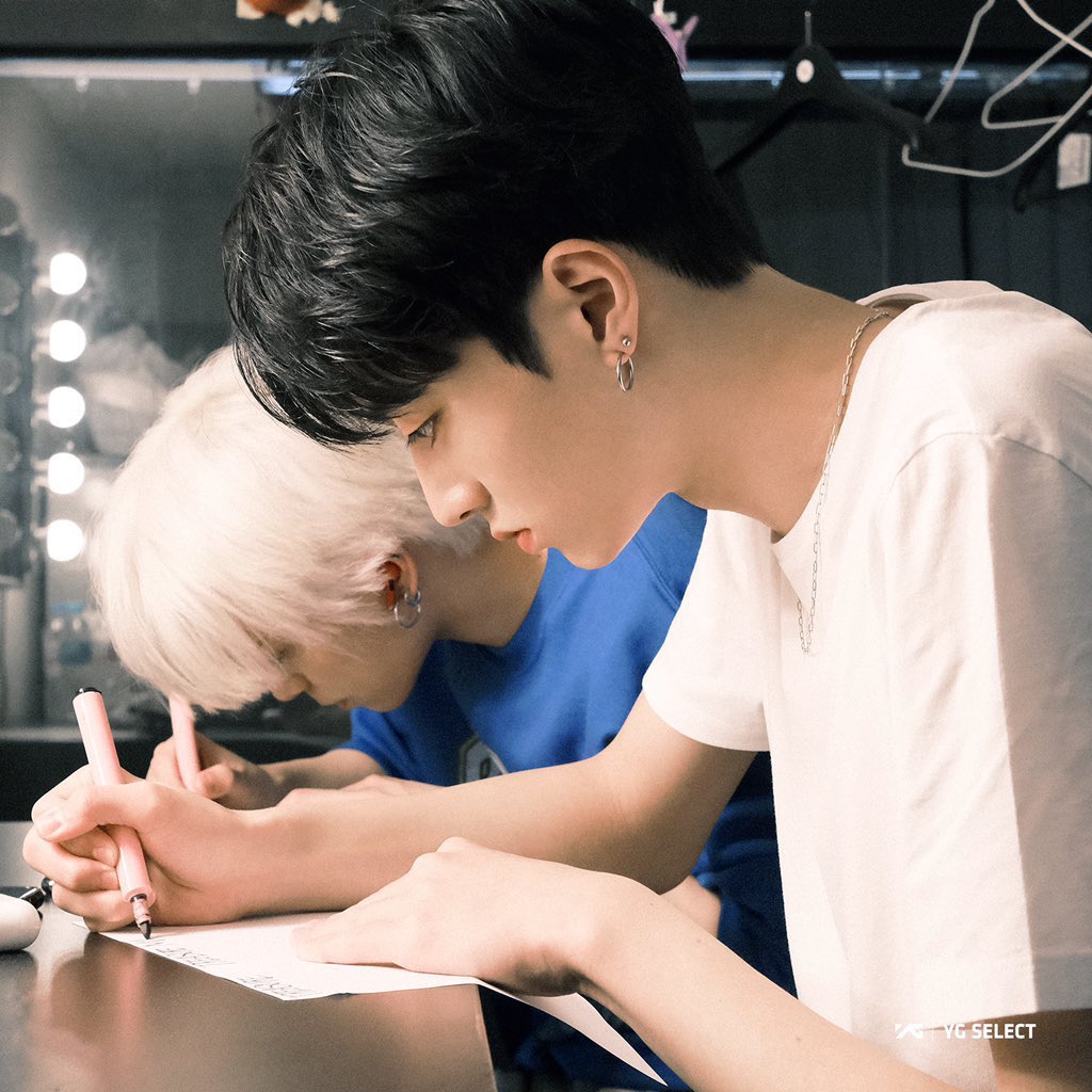 Hazahigirl's tweet image. [Thread] Persahabatan Asahi dan Haruto yang jarang dibicarakan banyak orang ✨💞

______________
#ASAHI #아사히 #HARUTO #하루토
@treasuremembers