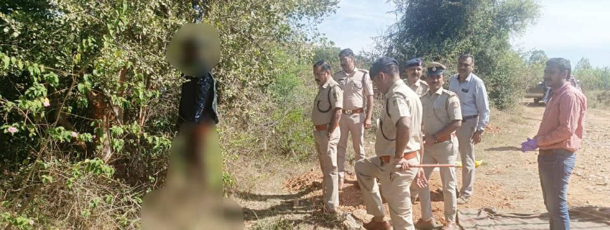 chnpolice's tweet photo. ಈ ದಿನ ಯಳಂದೂರು ಪೊಲೀಸ್ ಠಾಣಾ ವ್ಯಾಪ್ತಿಯಲ್ಲಿ ಕೃತ್ಯ ನಡೆದ ಸ್ಥಳಕ್ಕೆ ಭೇಟಿ ನೀಡಿ ಪರಿಶೀಲನೆ ನಡೆಸಿ ಪ್ರಕರಣದಲ್ಲಿ ಕೂಲಂಕುಷವಾಗಿ ತನಿಖೆ ನಡೆಸುವ ಬಗ್ಗೆ ಸಲಹೆ ಸೂಚನೆಗಳನ್ನು ನೀಡಲಾಯಿತು. ಅಡಿಷನಲ್ ಎಸ್ಪಿ ಉದೇಶ್ ಟಿ.ಜೆ ರವರು ಹಾಗೂ ಪೊಲೀಸ್ ಅಧಿಕಾರಿಗಳು ಉಪಸ್ಥಿತರಿದ್ದರು. #TPShivakumarIPS #SPchamarajanagar https://t.co/ApY8vYmKiz