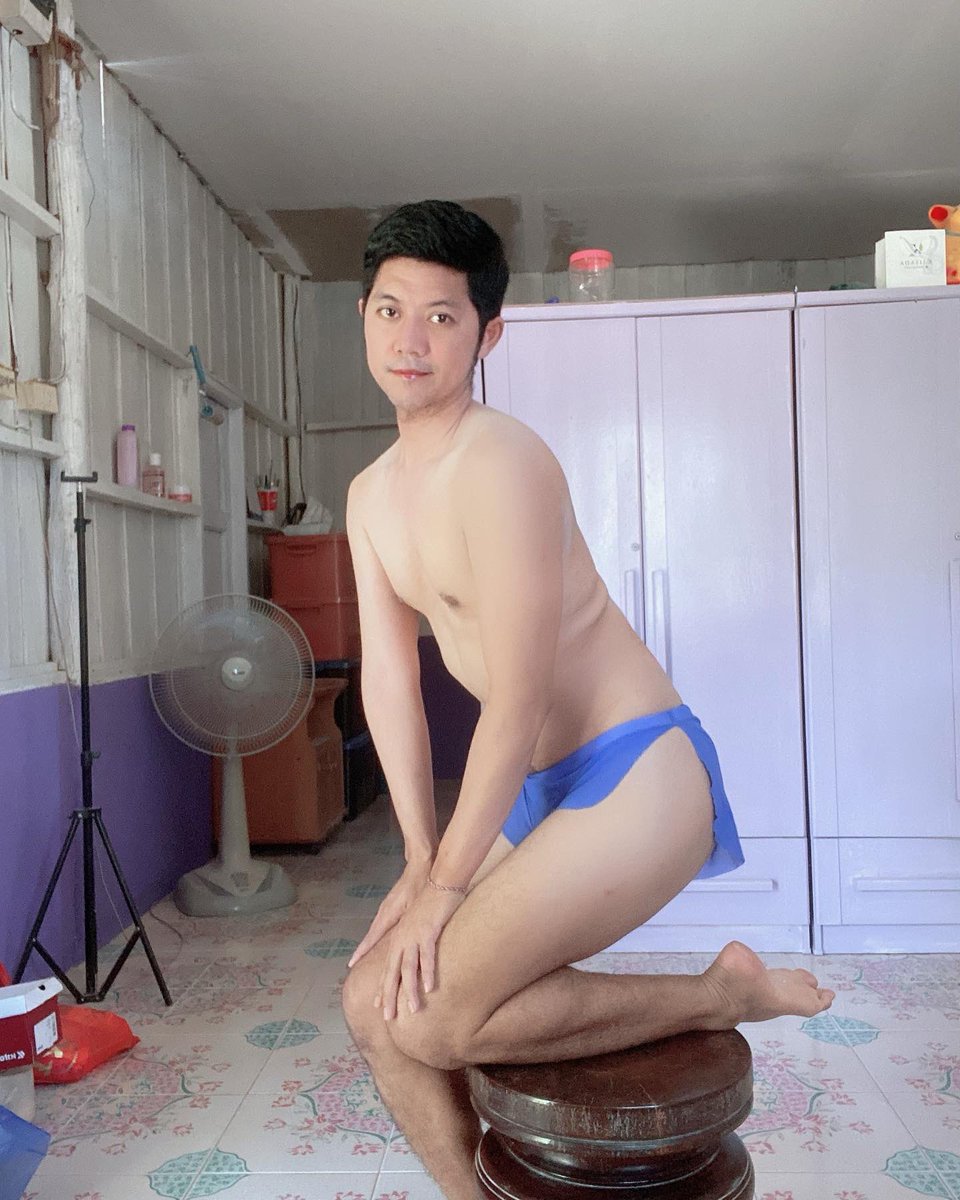 WTippimol's tweet photo. ตอนเด็กฝันว่าอยากนั่งเก้าอี้��ัฐมนตรี แต่ตอนนี้อยากนั่งบนตักเธอมากกว่า😊 https://t.co/3Cs4pXs5TU
